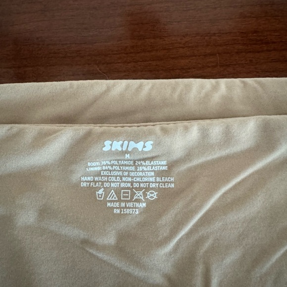 NWOT SKIMS Strapless Bandeau Top - Picture 3 of 5